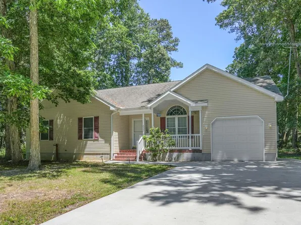 2347 Mayflower Dr, Greenbackville, VA 23356