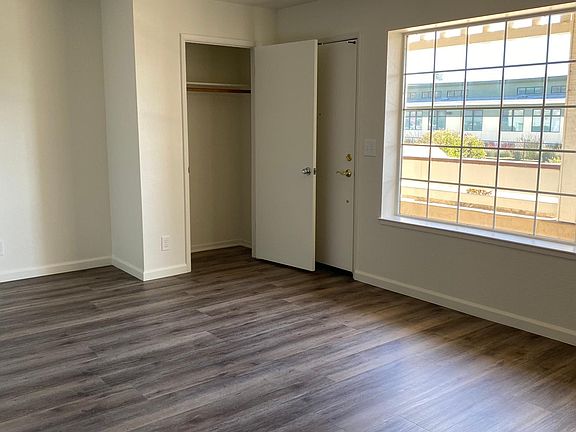 5th image of 471 Kelly Ave
