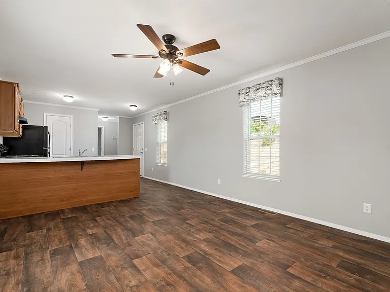 Center Manor — Photo 8