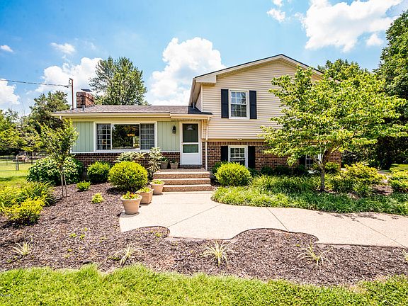 5th image of 2504 Holly Ln