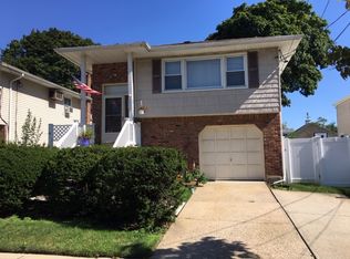 2925 Davis St, Oceanside, NY 11572