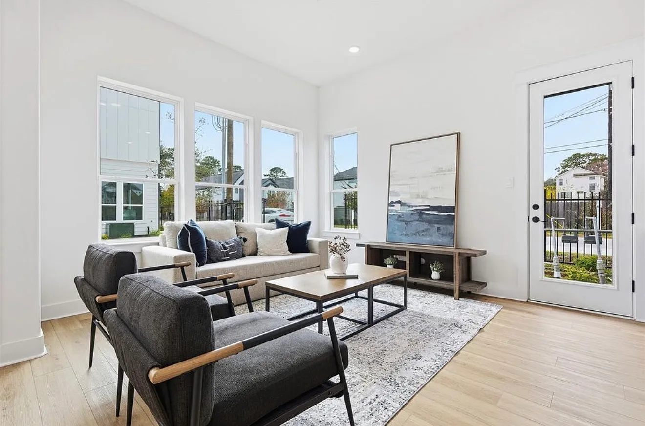 3 bed, 2.5 bath, 1560 sqft, $2,499 — Photo 2