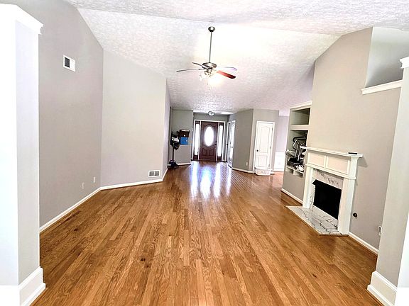 2nd image of 272 Leatherwood Ct