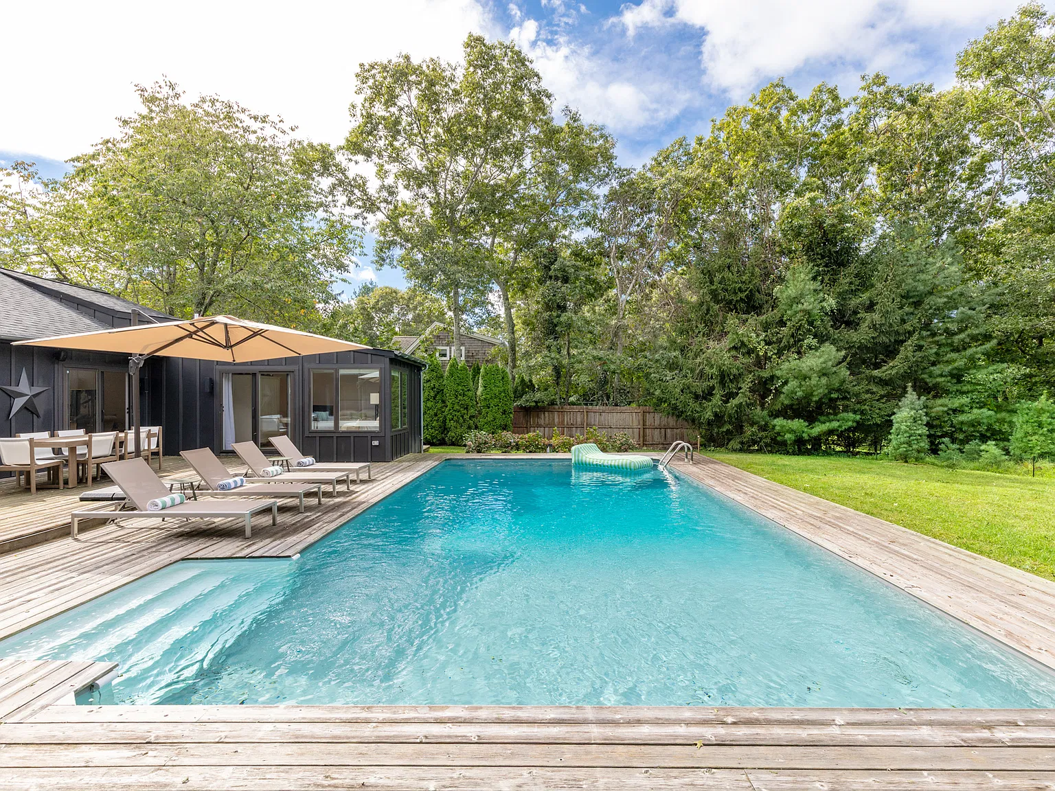 East Hampton Village Fringe Available 2- 3 Weeks in August — Photo 2