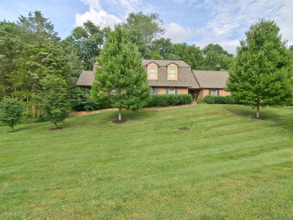 1st image of 504 E Fox Den Dr