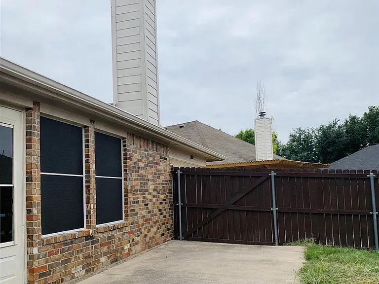 5632 Overland Dr — Photo 11