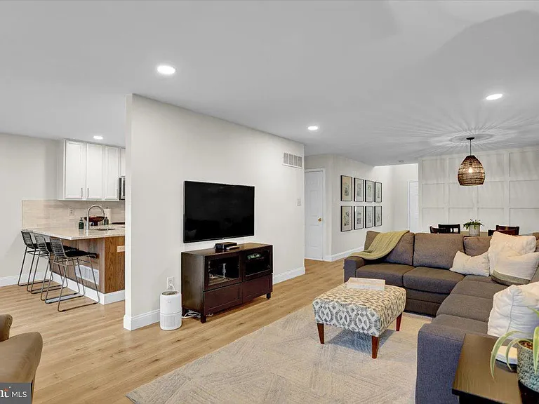 2305 Carriage Ln #2305 — Photo 7