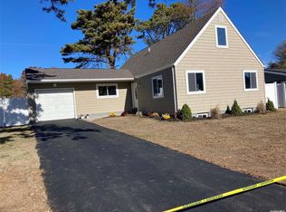 15 Julie Cres, Central Islip, NY 11722