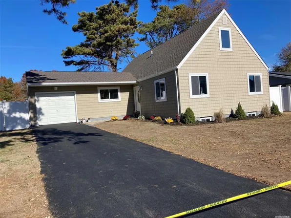 15 Julie Crescent, Central Islip, NY 11722
