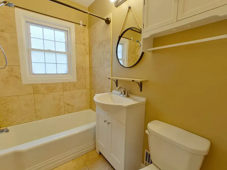 242 S Bleckley Dr — Photo 8