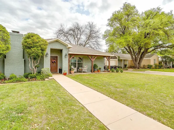 3829 Carolyn Rd, Fort Worth, TX 76109
