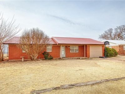 618 E Benton Ave, Sayre, OK, 73662