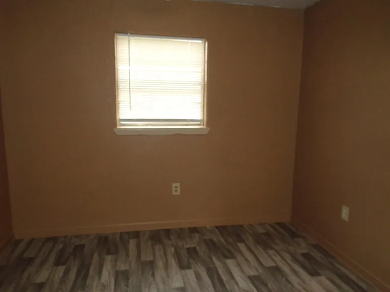 310 Avenue A — Photo 7