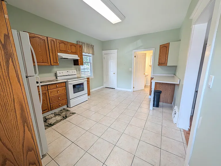 155 1/2 Lake St #1 — Photo 5