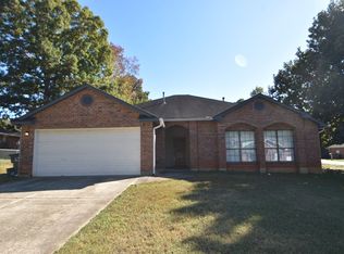 1411 Shady Cove Ln, Lawrenceville, GA 30043