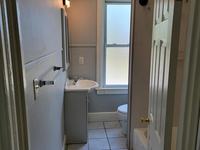 2418 State St #5 — Photo 9