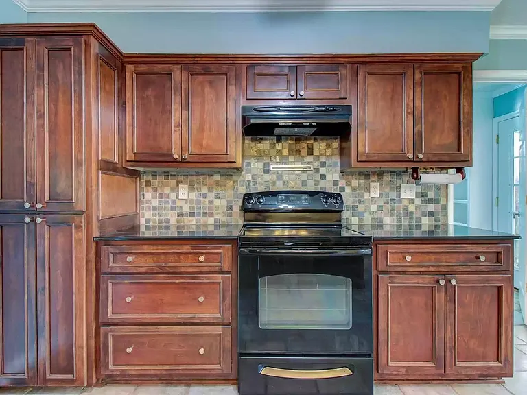 Crestview Ct — Photo 19
