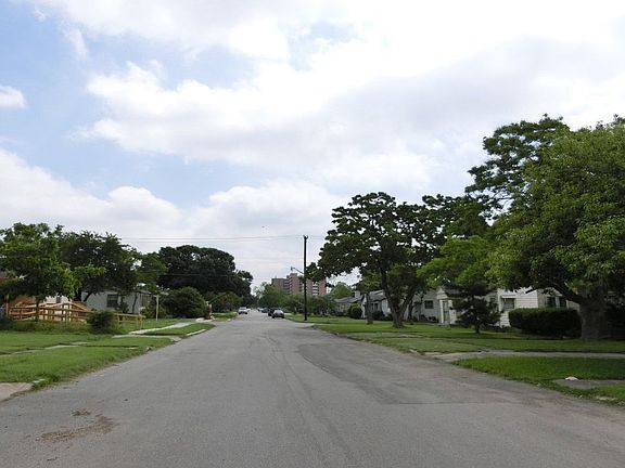 5th image of 826 Halliday Ave