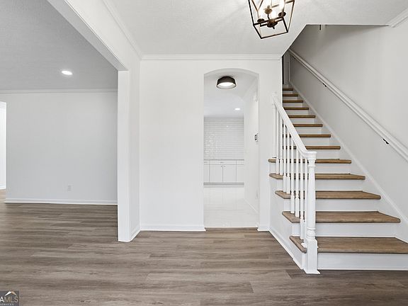 2nd image of 313 Summit Ridge Dr