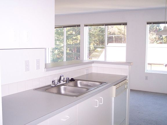 3rd image of 9425 35th Ave NE APT 213