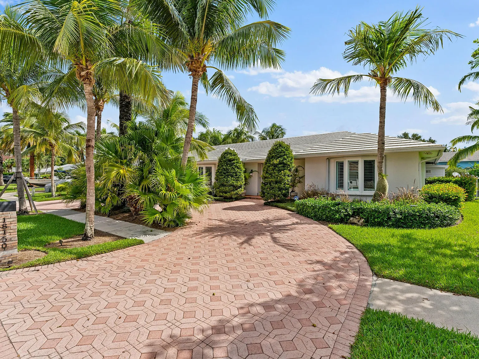 3 bed, 3.0 bath, 1908 sqft, $12,000 — Photo 3