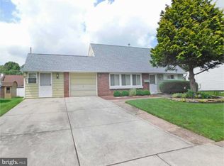 76 Juniper Dr, Levittown, PA 19056