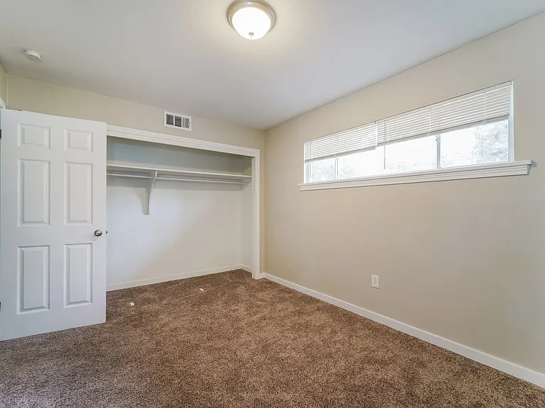 565173_027_bedroom_13547056.jpg