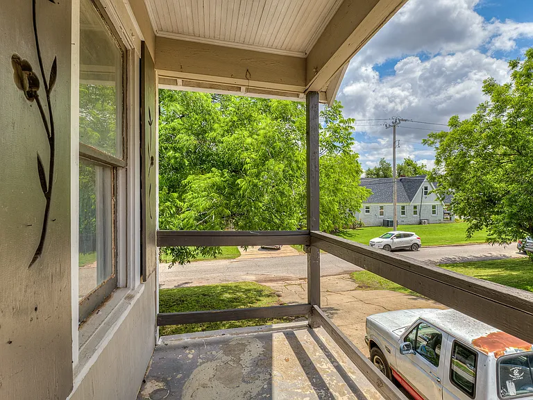 2111 N Linn Ave — Photo 12
