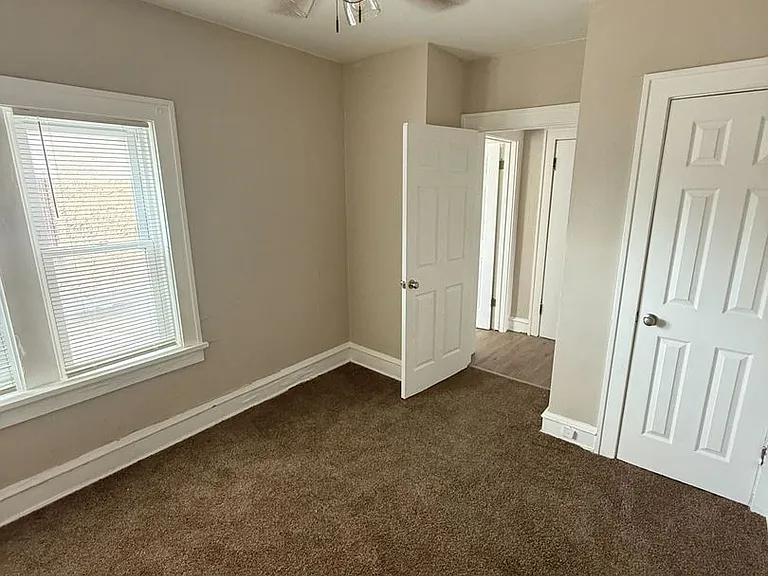 5716-20 W Center St — Photo 10