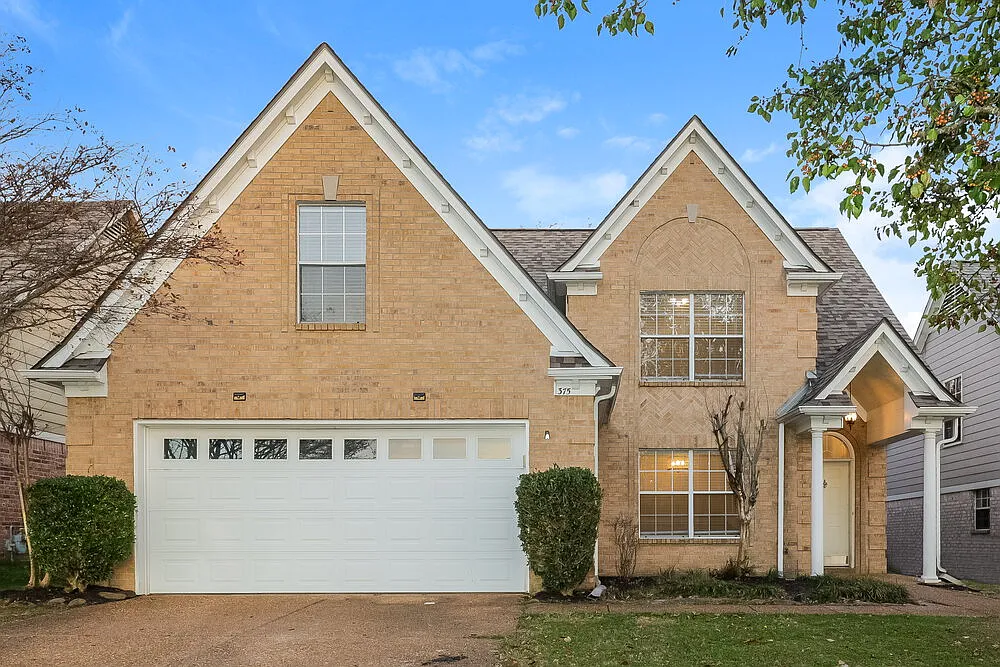 4 bed, 2.5 bath, 2137 sqft, $2,470 — Photo 1
