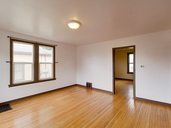 3rd image of 607 Frisco St
