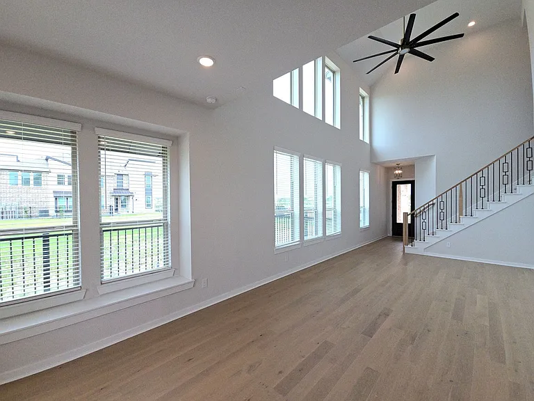 16723 Lake Austin St — Photo 2