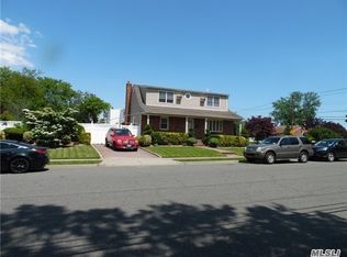 2 Westville Rd, Inwood, NY 11096