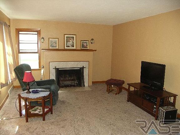 3rd image of 511 NE Park St
