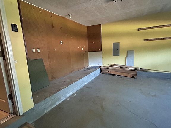4th image of 5971 Hickory Grove Ln