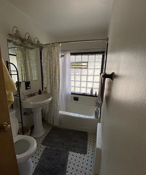 4961 N Santa Monica Blvd — Photo 19