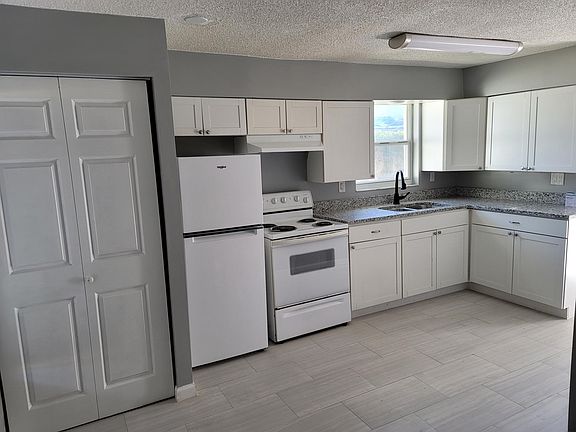 3rd image of 2438 Avenue C SW #3