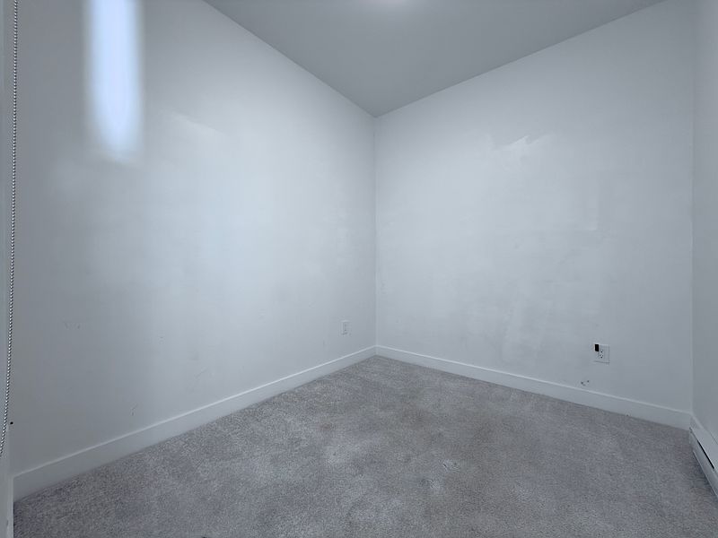 Surrey Apartment for rent - 2 Bedrooms — photo 15