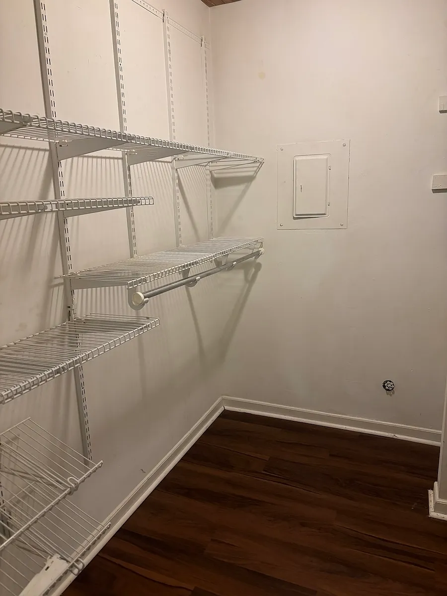 Building Photo - 4295 Brownsboro Rd #4