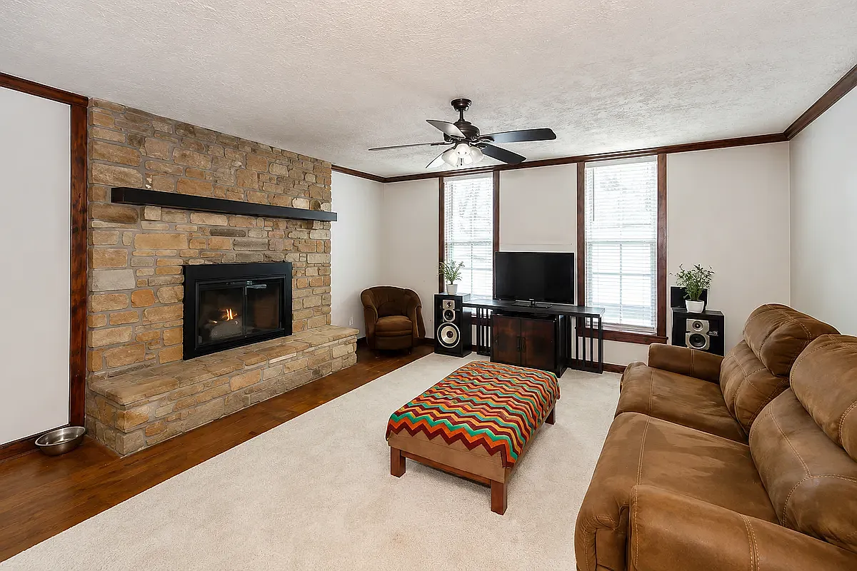 4 bed, 2368 sqft, $2,495 — Photo 4