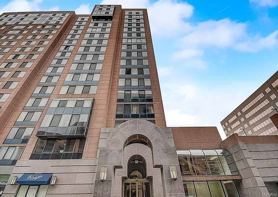 1st image of 4 Martine Ave APT 1116