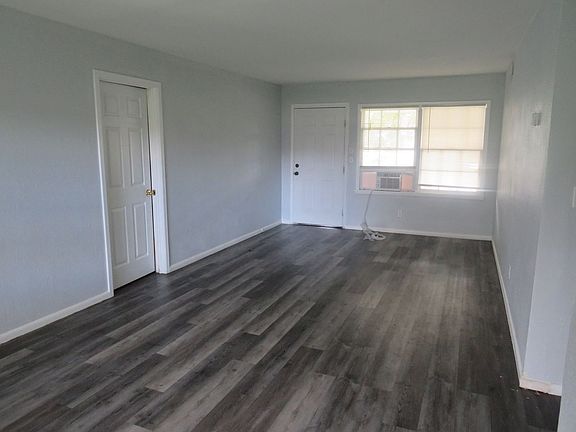 3rd image of 406 NW 30th St