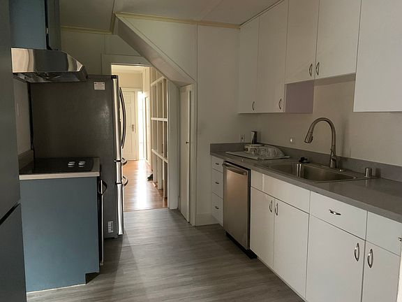 5th image of 2149 Dartmouth St