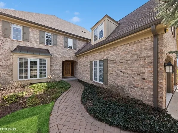 36 Tartan Lakes Dr, Westmont, IL 60559