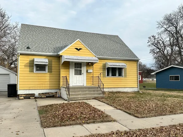 912 N Minnesota Ave, Hastings, NE 68901