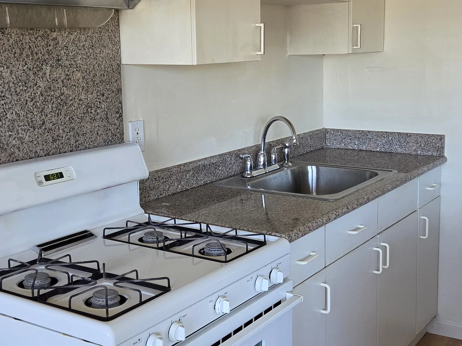 2 bed, 800 sqft, $2,250 — Photo 2
