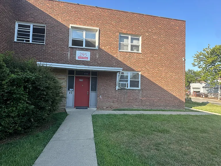 295 N Clinton St #C — Photo 6