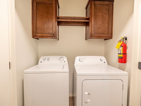5th image of 420 Carlisle Ave APT 4