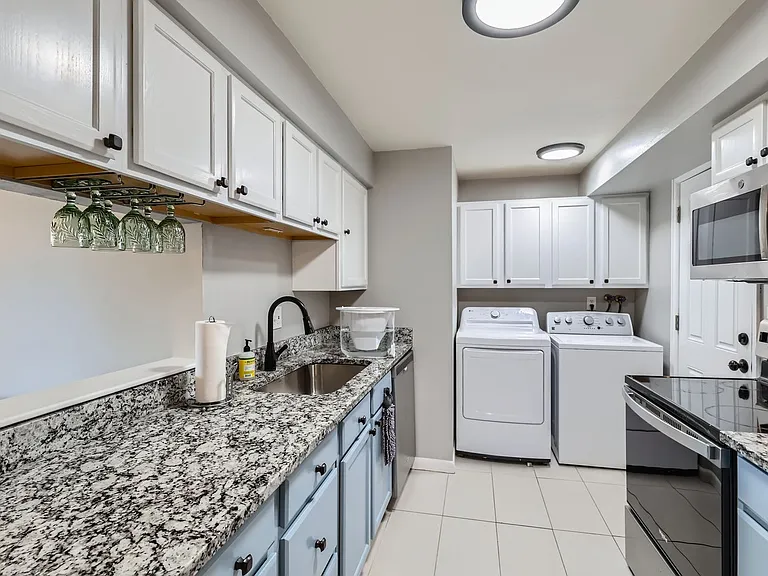 62 N Newark St — Photo 8
