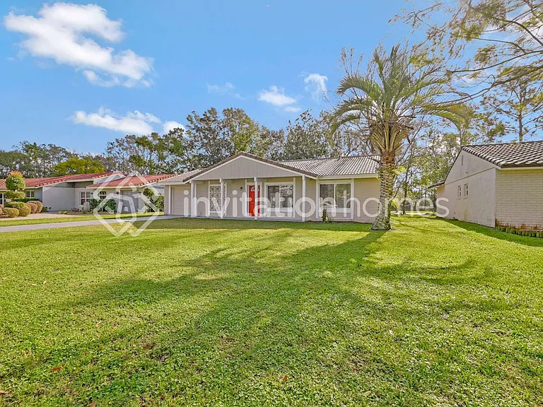 10425 Kingbrook Ln — Photo 1